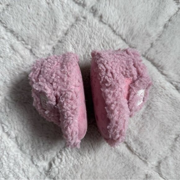 Ugg | shell curly faux fur Barbie Pink Baby Bixbee | Size 0/1 - Picture 5 of 7